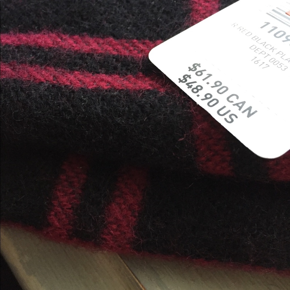 🌹SOLD🌹TORRID Merlot Black Plaid poncho Wrap - Picture 7 of 8